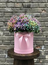 Цветочная композиция из Гипсофила и Розы в шляпной коробке в Нерль