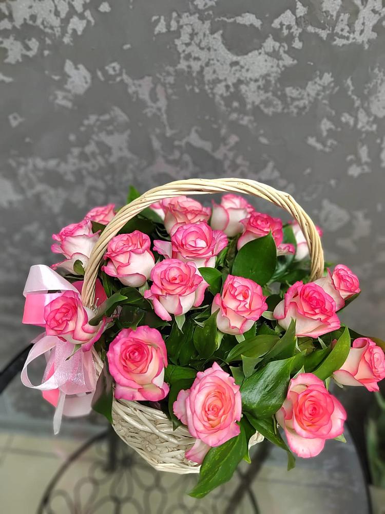 Цветочная композиция из Розы в корзине в Нерль