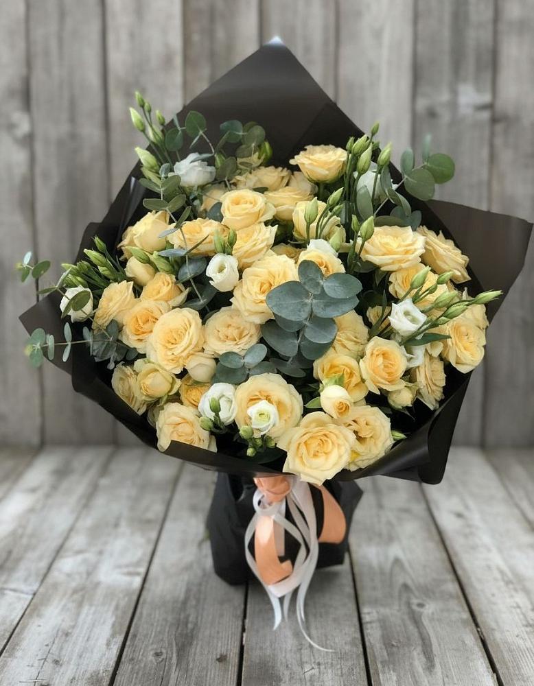 Букет цветов из: Розы и Лизиантусы в Нерль