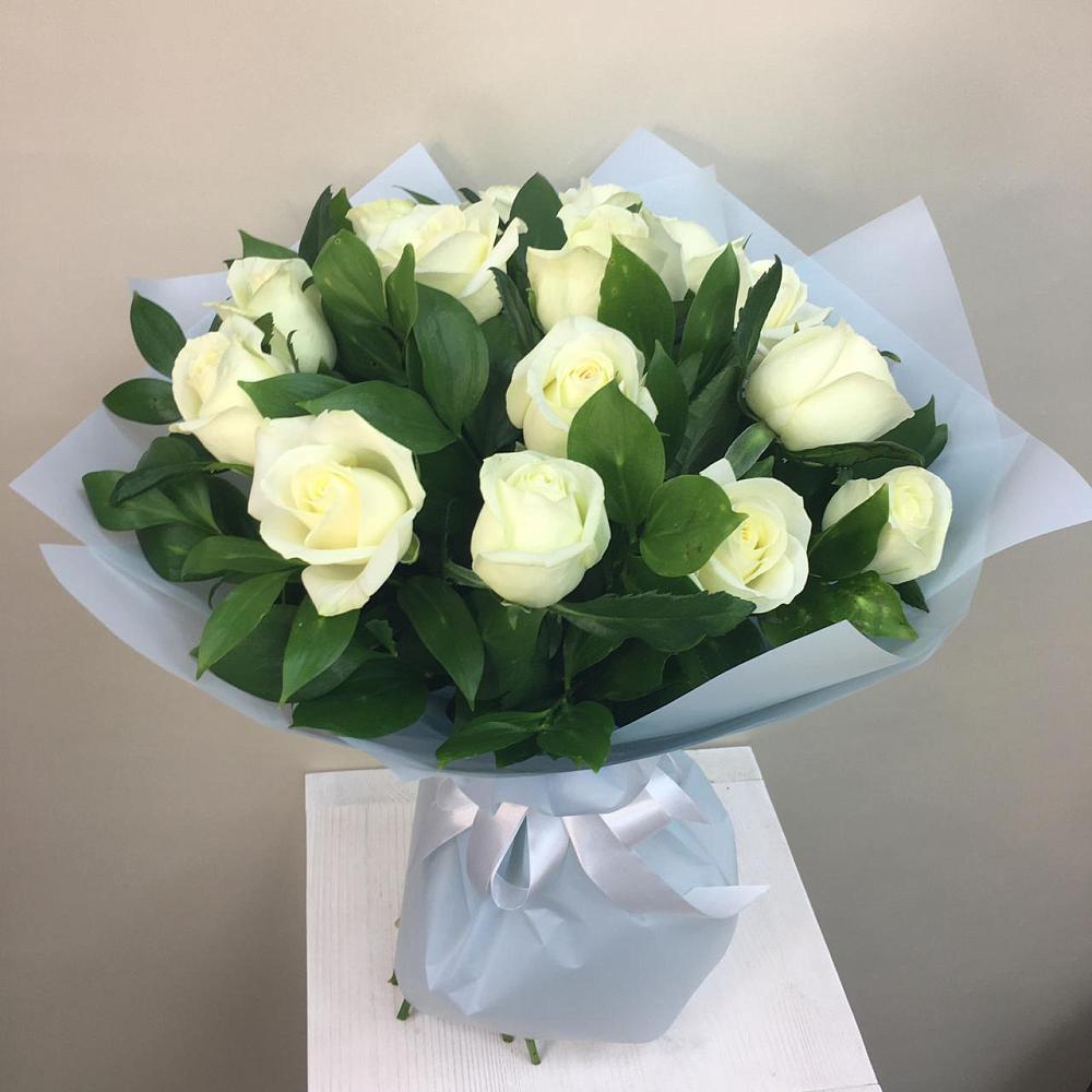 Букет 15 Белых роз Проуд в Нерль