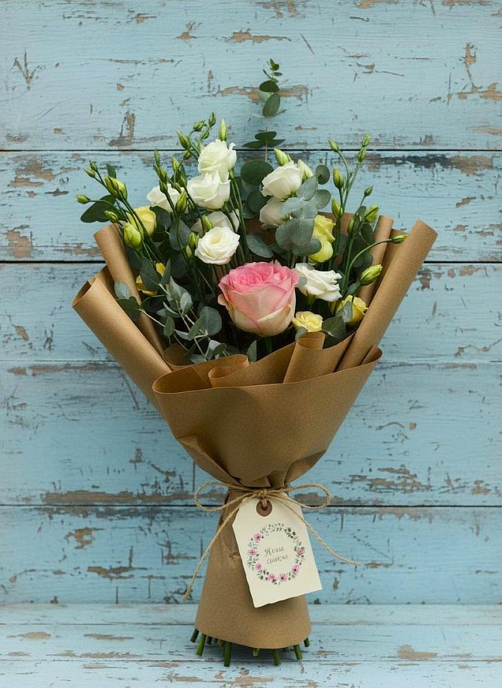 Букет цветов из: Розы и Лизиантусы в Нерль