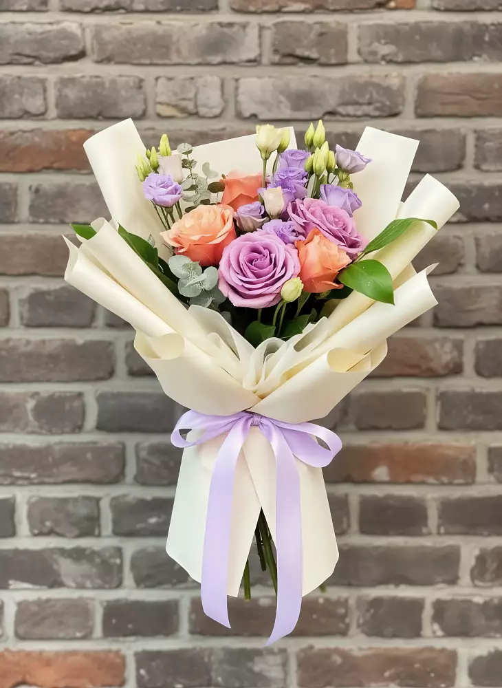 Букет цветов из: Лизиантусы и Розы в Нерль