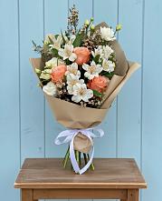 Букет цветов из:  Альстромерии, Лизиантусы, Розы и Хризантемы в Нерль