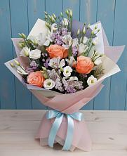 Букет цветов из:  Лизиантусы, Розы, Альстромерии и Гипсофила в Нерль