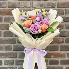 Букет цветов из:  Лизиантусы и Розы в Нерль