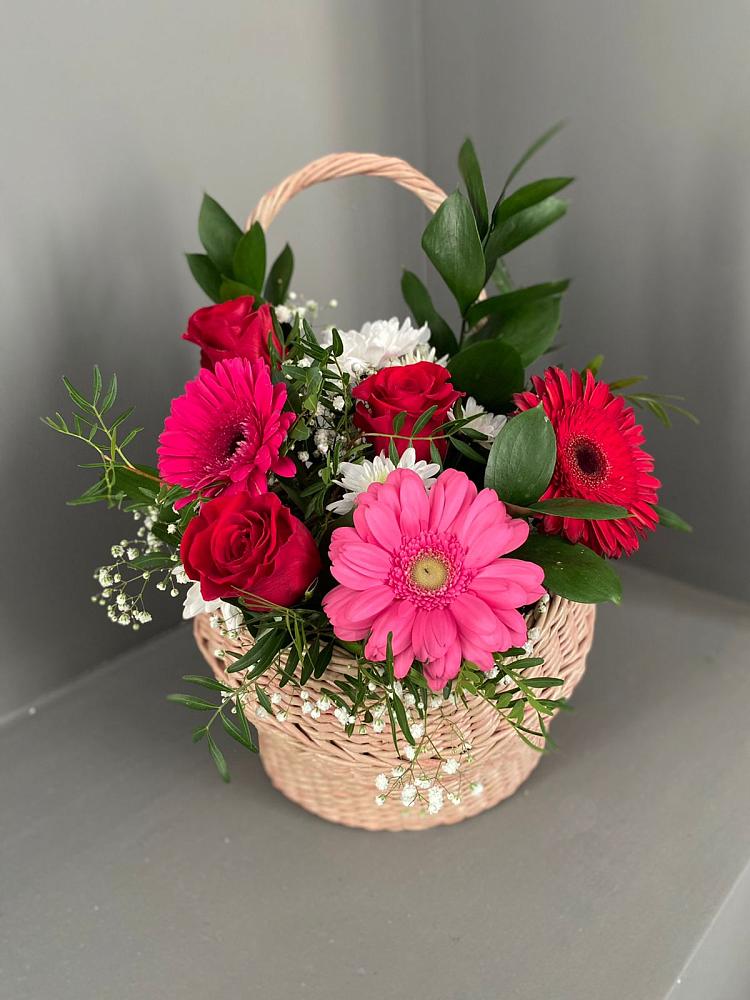 Цветочная композиция из Розы, Хризантемы и Герберы в корзине в Нерль