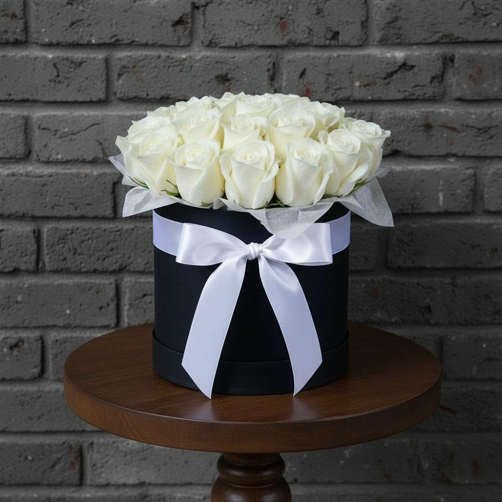 Цветочная композиция из Розы в шляпной коробке в Нерль