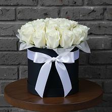 Цветочная композиция из Розы в шляпной коробке в Нерль