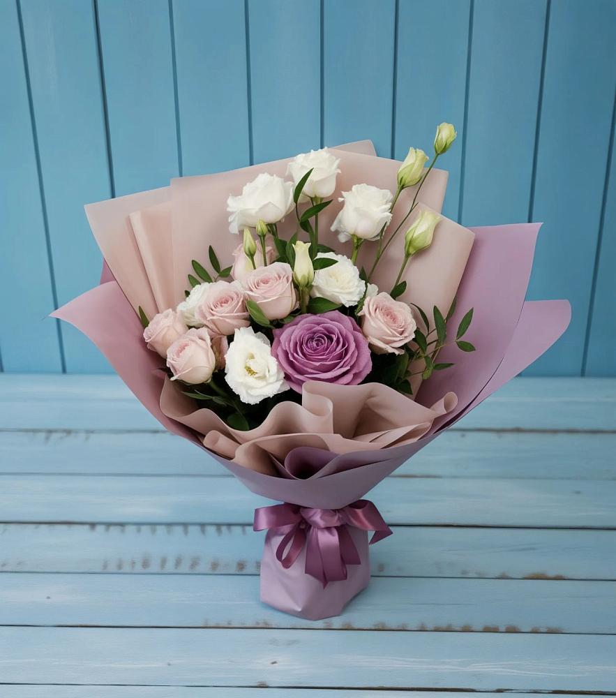 Букет цветов из: Розы и Лизиантусы в Нерль